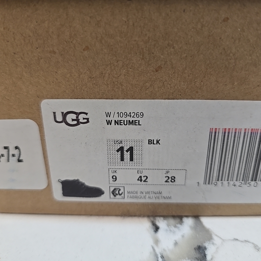 UGG Neumel Chukka Boots - Black - Women's Size 11 Pre-owned Excellent Condition - Picture 10 of 10